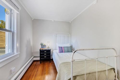 85 Columbia Rd, Windsor CT 06095-3811 exterior