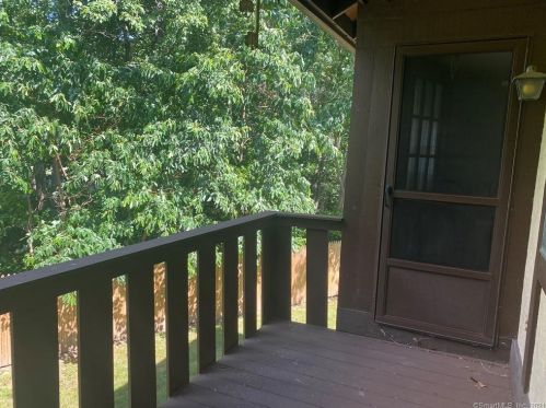 346 Foxwood Ln, Milford CT 06461-2734 exterior