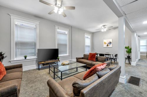 4380 Pine Blvd, Saint Louis MO  63108-2206 exterior