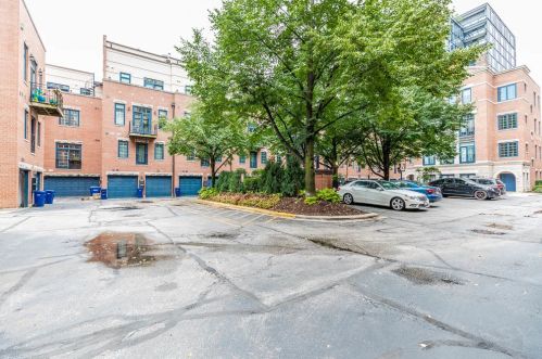 349 Superior St, Chicago IL  60654-3515 exterior