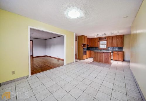 2128 Rockdale Cir, Lithonia GA 30078-3450 exterior