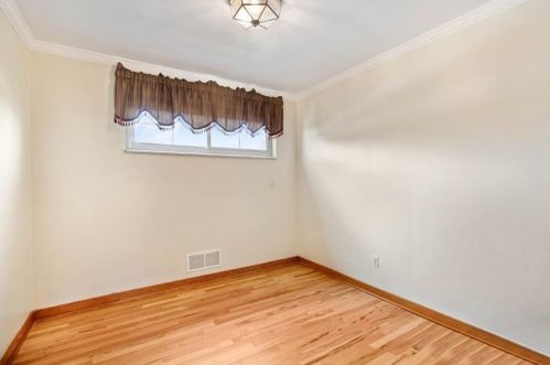 5034 Leona Dr, Pittsburgh PA 15227-3622 exterior