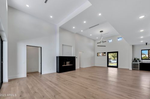 2053 37 Pl, Phoenix AZ 85050-8309 exterior