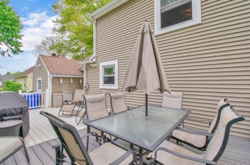 9 Allen St, Enfield CT 06082-4715 exterior