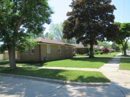 5371 24th St, Milwaukee, WI 53209-5068