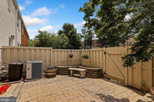 3760 Jason Ave, Alexandria VA 22302-1811 exterior