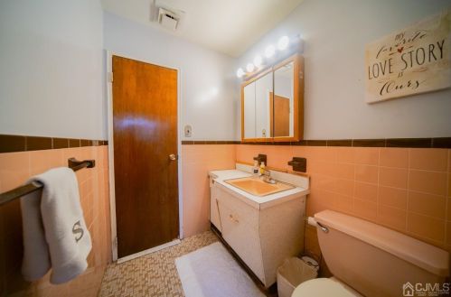 7 Stima Ave, Carteret NJ 07008-1214 exterior