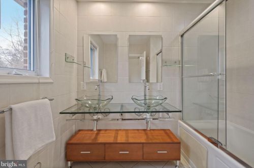 2700 Parker Ave, Silver Spring MD 20902-2645 exterior