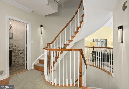 1822 Fonthill Ct, Mc Lean VA 22102-4792 exterior