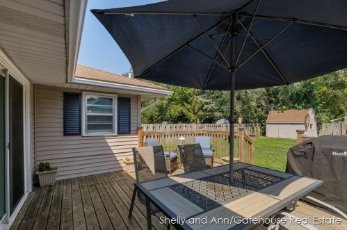 3800 Perry Ave, Wyoming MI 49519-3652 exterior