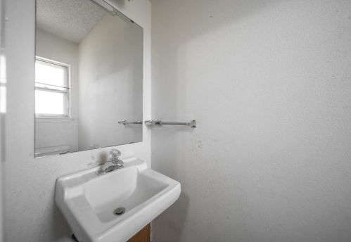 241 Normal Park Dr, Huntsville TX 77320-3438 exterior