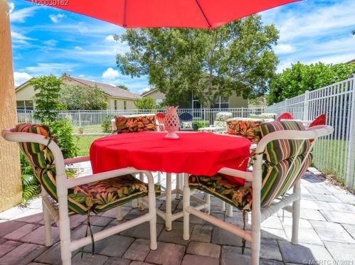 9780 Lindale Trace Blvd, Fort Pierce FL  34987-2411 exterior