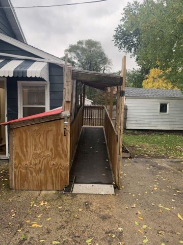 116 32nd St, Grand Rapids MI 49512-1774 exterior