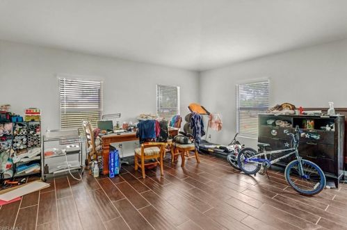 2890 54 Ave, Naples FL 34120-1554 exterior