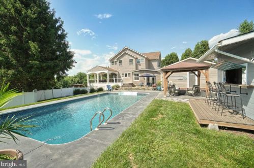 7327 Coventry Dr, Middletown MD 21769-6636 exterior