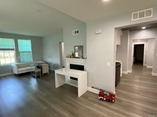 1506 Valencia Ave, Tustin CA 92782-1816 exterior