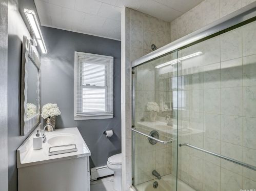 343 Gillette St, Huntington Station NY 11746-7028 exterior