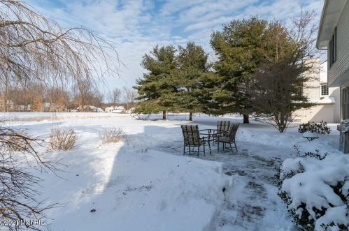 7408 Dunross Dr, Kalamazoo MI 49024-7412 exterior