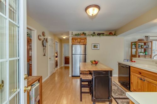 4 Hampshire Dr, Concord NH 03301-5914 exterior