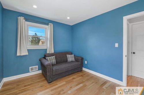 80 Remsen Ave, Avenel NJ 07001-1256 exterior