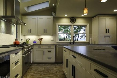 7 Elba Ave, Hopatcong NJ  07843-1807 exterior