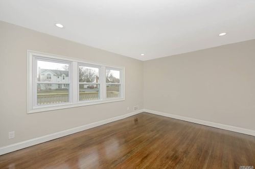 37 Astor Ct, Commack NY 11725-3723 exterior