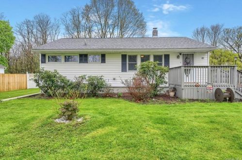 32 Bahret Ave, Poughkeepsie, NY 12601-1207