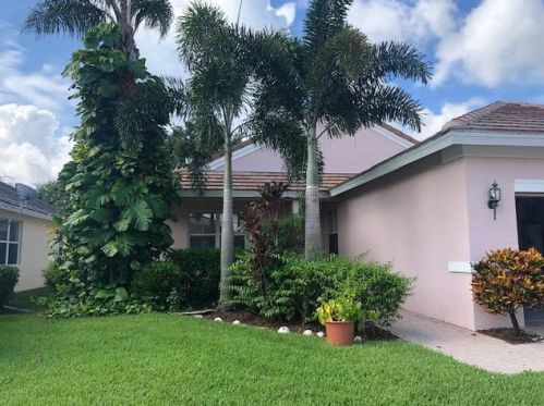 139 Berkeley Ave, Fort Pierce FL  34986-3593 exterior