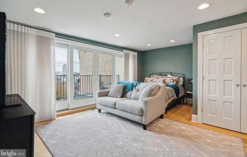 128 Bainbridge St, Philadelphia PA  19147-2402 exterior