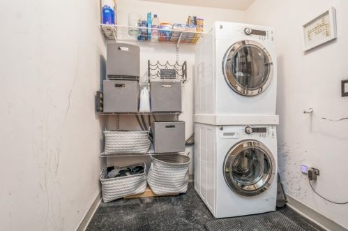 1201 Adams St, Chicago IL 60607-2801 exterior