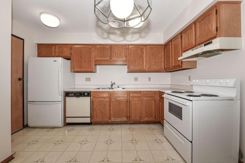 4244 Ridgewood Ln, Milwaukee, WI 53221-1094