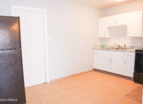 5237 14 Ave, Phoenix AZ 85041-8726 exterior