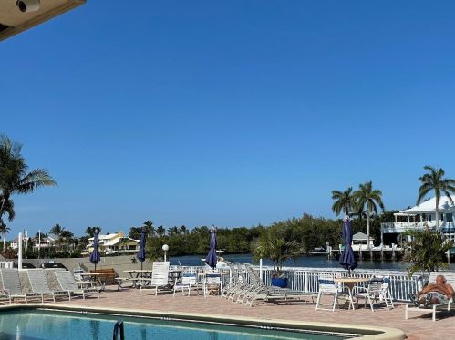 639 Snug Harbor Dr, Boynton Beach FL 33435-6109 exterior