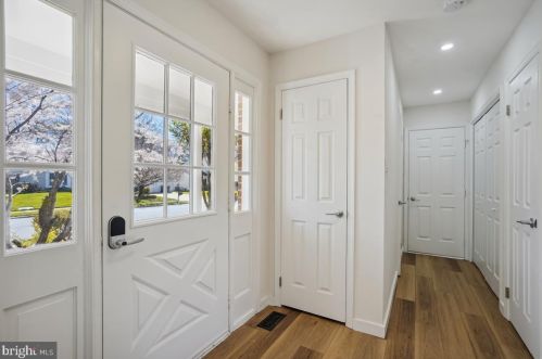 6139 Franconia Station Ln, Alexandria VA  22310-2522 exterior