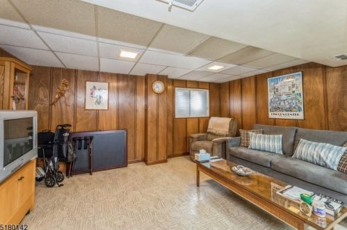 85 Bound Brk Rd, Parsippany NJ 07054-2534 exterior