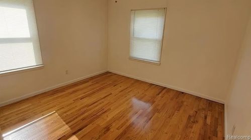 2053 Garry Dr, Troy MI  48083-2339 exterior