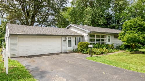 6823 Crandall Ave, Worth, IL 60482-1428