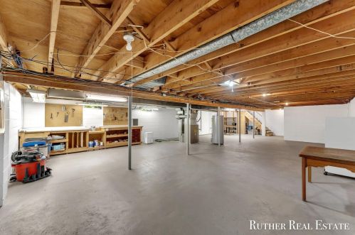 2112 Emens Dr, Meskegon MI 49444-4445 exterior