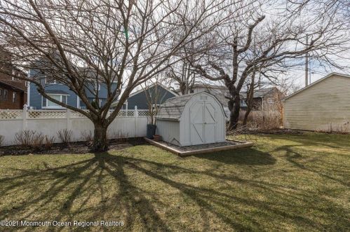 320 Elizabeth Ave, Point Pleasant Beach NJ 08742-4133 exterior