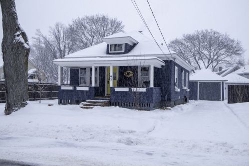 42 Noyes St, Concord NH 03301-2327 exterior