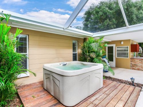 12607 51 St, Tampa FL 33619-1418 exterior