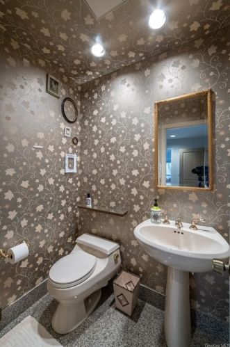 5 Fox Run, Armonk NY 10504-1011 exterior