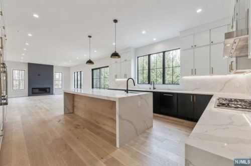 32 Pleasant St, Haworth NJ  07641-1929 exterior