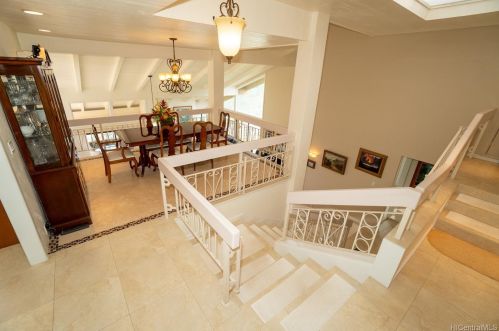 1072 Kaumoku St, Honolulu, HI 96825-1306