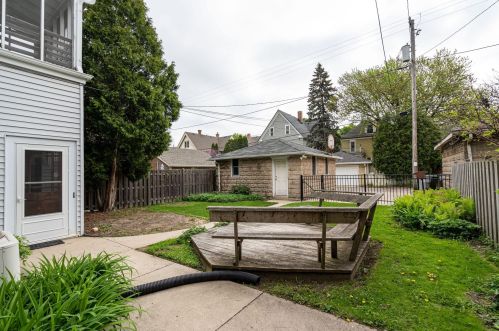 2728 Prospect Ave, Milwaukee WI 53211-3768 exterior