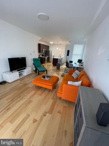 924 15th St, Philadelphia, PA 19146-2141