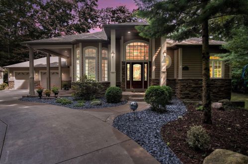 6240 Scenic Woods Cir, Meskegon, MI 49445-8867