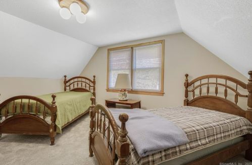 325 Scott Swamp Rd, Farmington CT 06032-3415 exterior