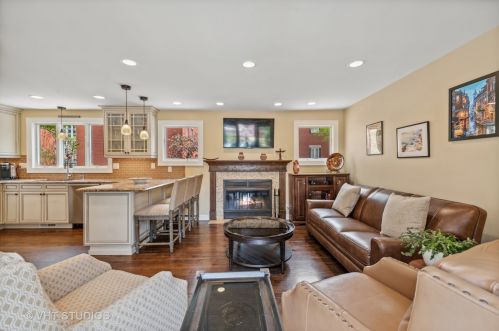 1320 Plymouth Ct, Chicago IL 60605-2717 exterior