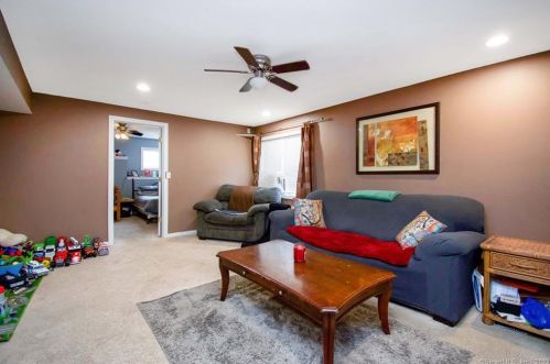 51 Berrios Hl Rd, Windsor CT 06095-1003 exterior